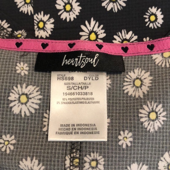 Women’s HeartSoul Scrub Top - Picture 3 of 3